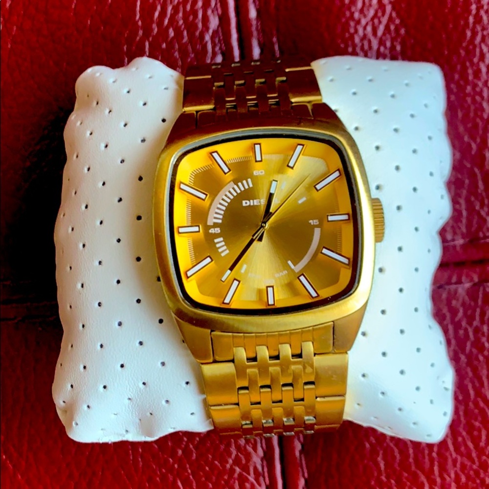 Diesel Men’s DZ1585 Gold Watch & Case Mineral